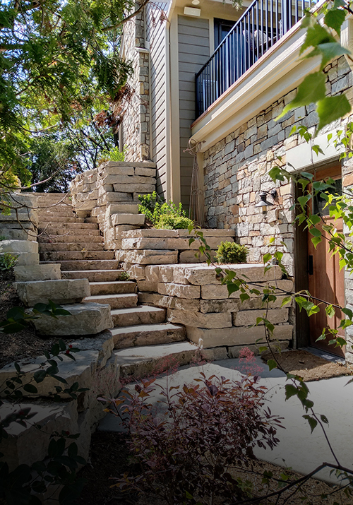 Waukesha hardscapers build patios, fences, & stairs